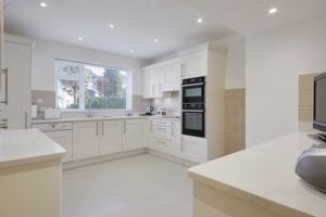 Kitchen/Breakfast Room- click for photo gallery